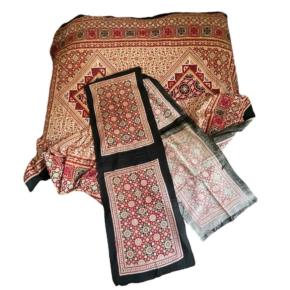 Sewing fabric: block printed tablecloth & 4 place mats - Picture 2 of 4